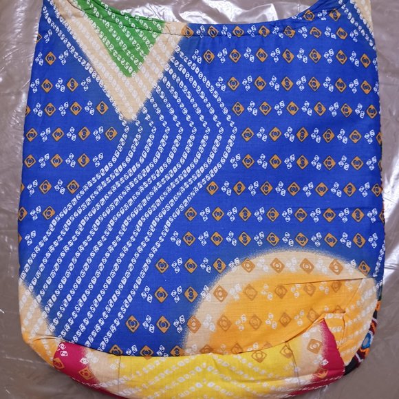 Brand new handbag. Ethnic. Embroidered. shoulder strap. Zipper closing. - Picture 3 of 3